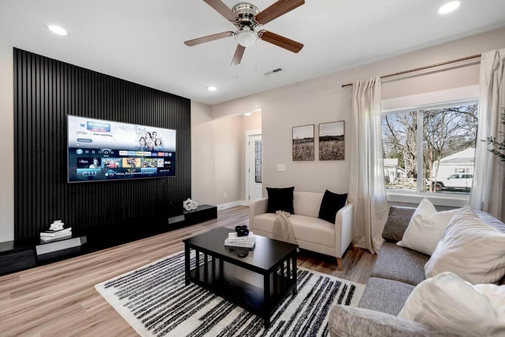 Brand New Cozy Modern Bungalow W/Hot Tub+Movieroom 7 Min From Uptown Charlotte Extérieur photo