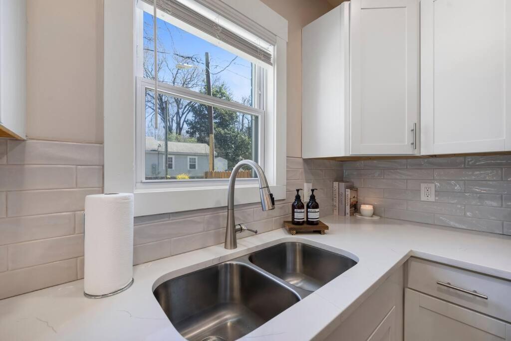 Brand New Cozy Modern Bungalow W/Hot Tub+Movieroom 7 Min From Uptown Charlotte Extérieur photo