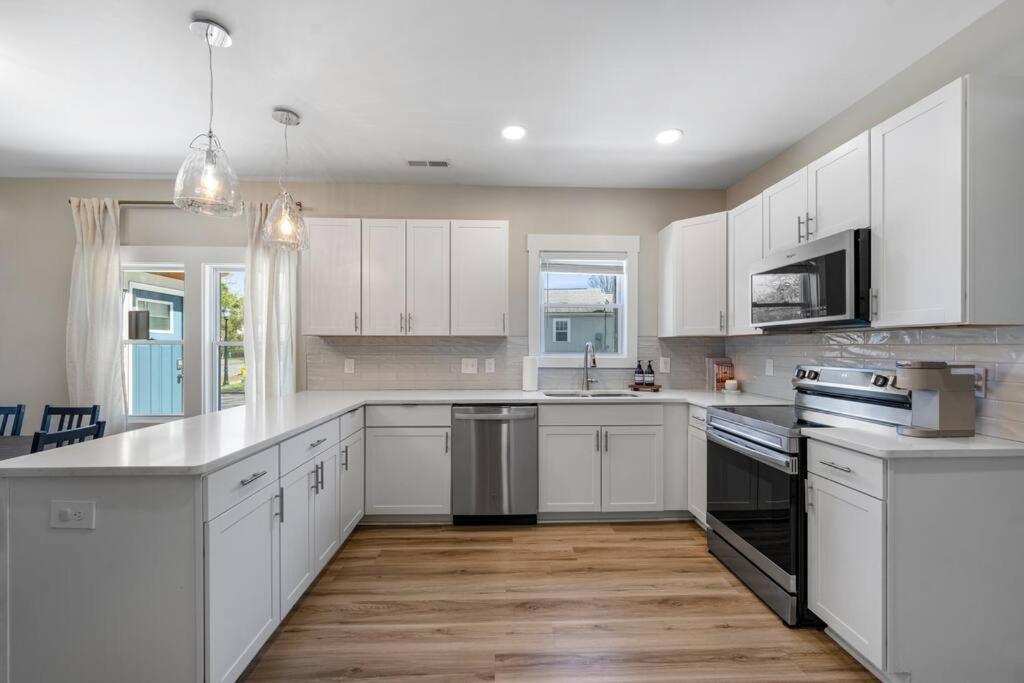 Brand New Cozy Modern Bungalow W/Hot Tub+Movieroom 7 Min From Uptown Charlotte Extérieur photo
