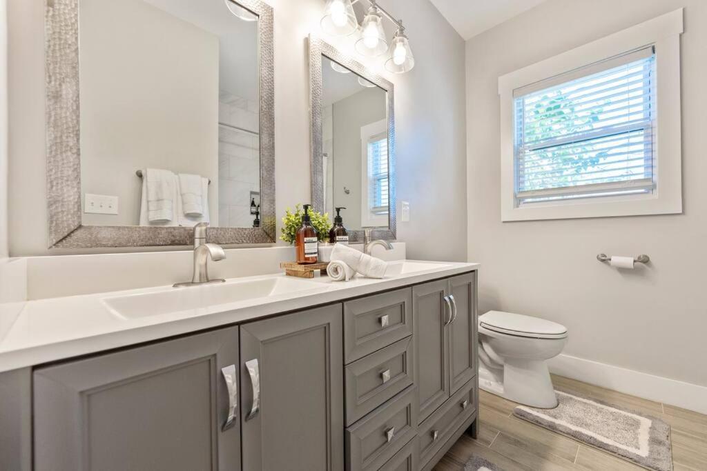 Brand New Cozy Modern Bungalow W/Hot Tub+Movieroom 7 Min From Uptown Charlotte Extérieur photo