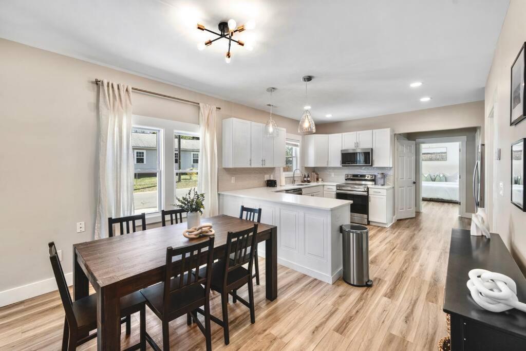 Brand New Cozy Modern Bungalow W/Hot Tub+Movieroom 7 Min From Uptown Charlotte Extérieur photo