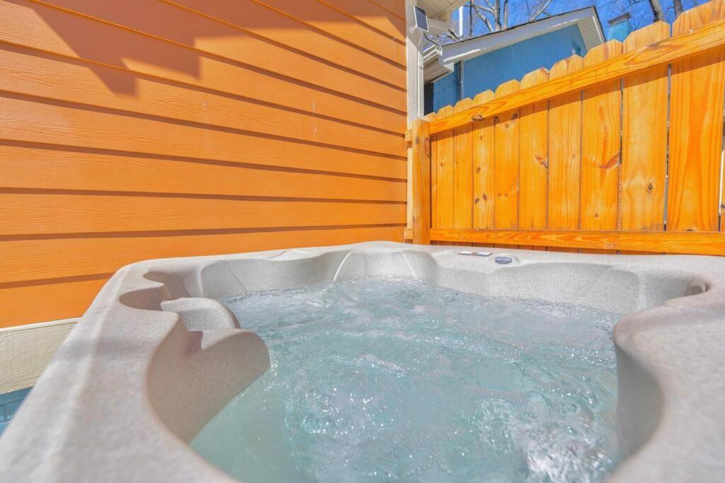 Brand New Cozy Modern Bungalow W/Hot Tub+Movieroom 7 Min From Uptown Charlotte Extérieur photo