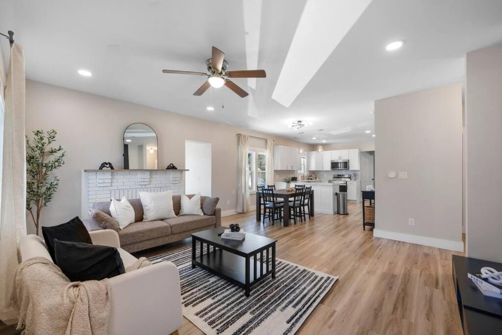 Brand New Cozy Modern Bungalow W/Hot Tub+Movieroom 7 Min From Uptown Charlotte Extérieur photo