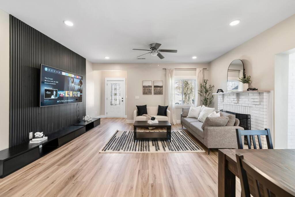 Brand New Cozy Modern Bungalow W/Hot Tub+Movieroom 7 Min From Uptown Charlotte Extérieur photo