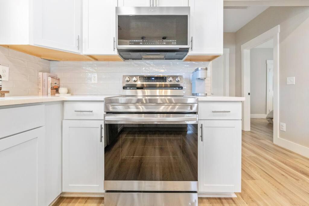 Brand New Cozy Modern Bungalow W/Hot Tub+Movieroom 7 Min From Uptown Charlotte Extérieur photo