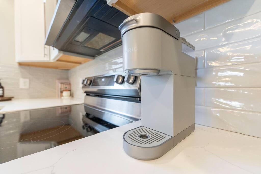 Brand New Cozy Modern Bungalow W/Hot Tub+Movieroom 7 Min From Uptown Charlotte Extérieur photo