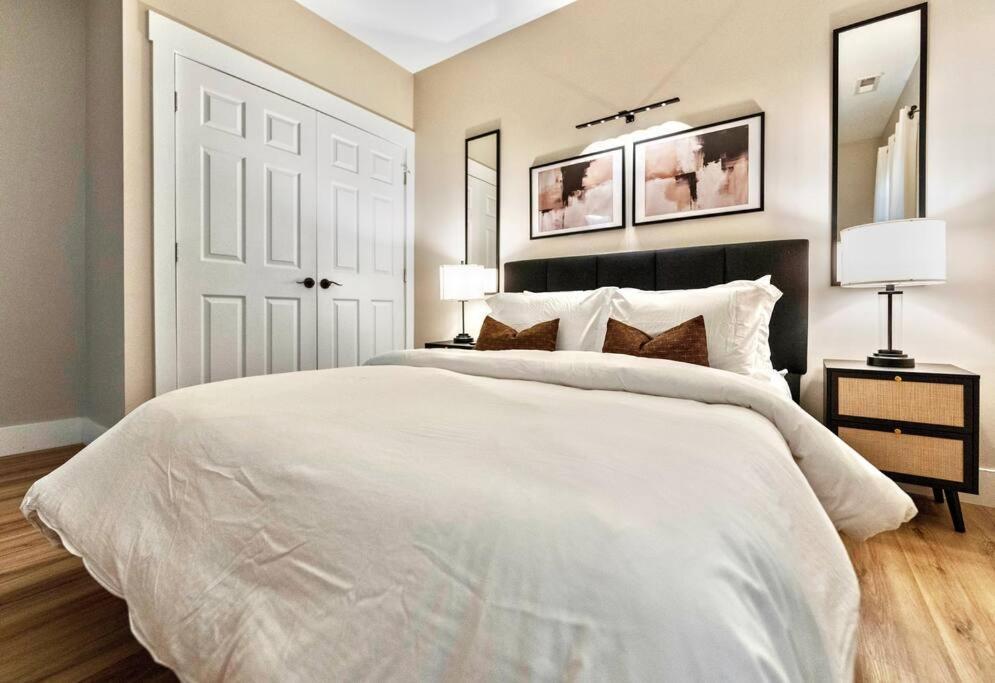 Brand New Cozy Modern Bungalow W/Hot Tub+Movieroom 7 Min From Uptown Charlotte Extérieur photo