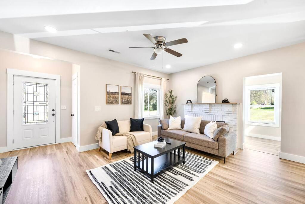 Brand New Cozy Modern Bungalow W/Hot Tub+Movieroom 7 Min From Uptown Charlotte Extérieur photo