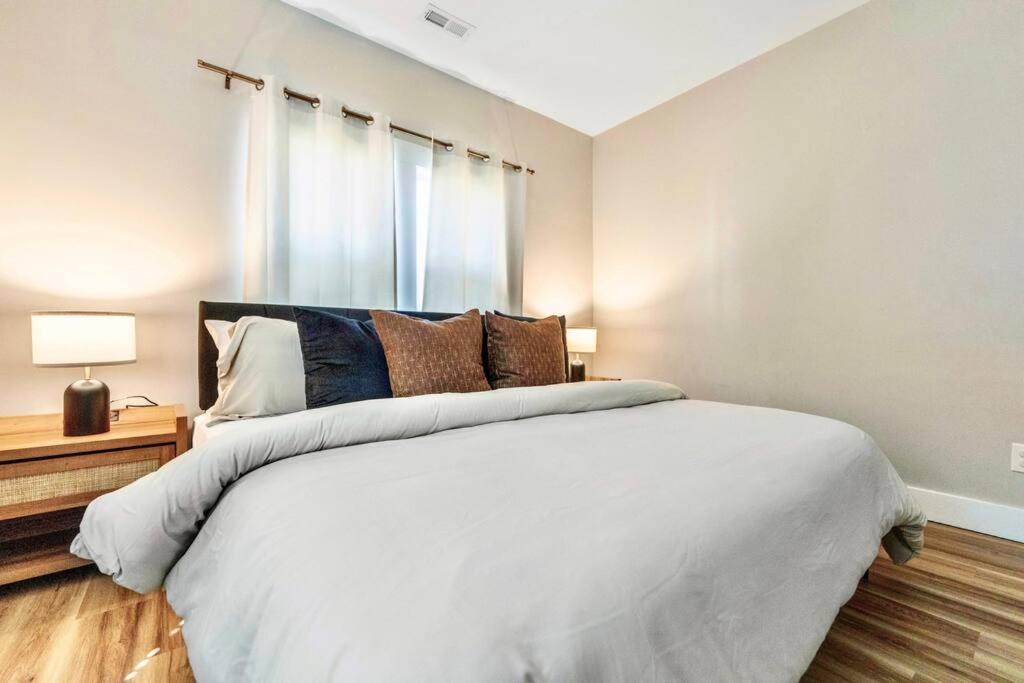 Brand New Cozy Modern Bungalow W/Hot Tub+Movieroom 7 Min From Uptown Charlotte Extérieur photo