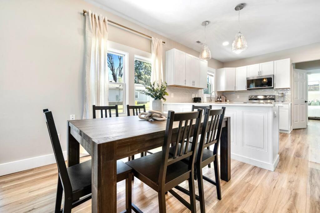 Brand New Cozy Modern Bungalow W/Hot Tub+Movieroom 7 Min From Uptown Charlotte Extérieur photo