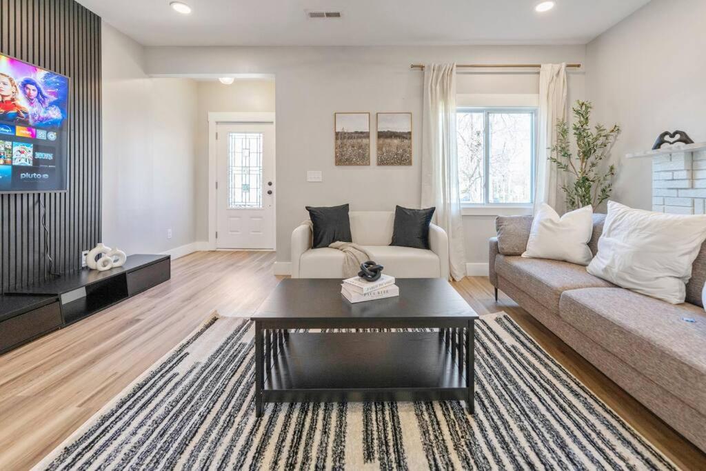 Brand New Cozy Modern Bungalow W/Hot Tub+Movieroom 7 Min From Uptown Charlotte Extérieur photo